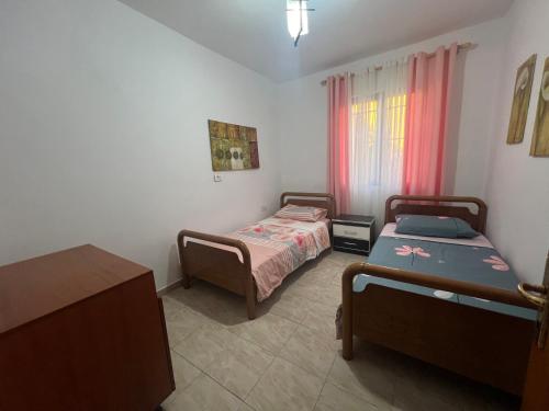Lovely spacious house with big garden in 愛爾巴桑 Lovely spacious house with big garden in 愛爾巴桑