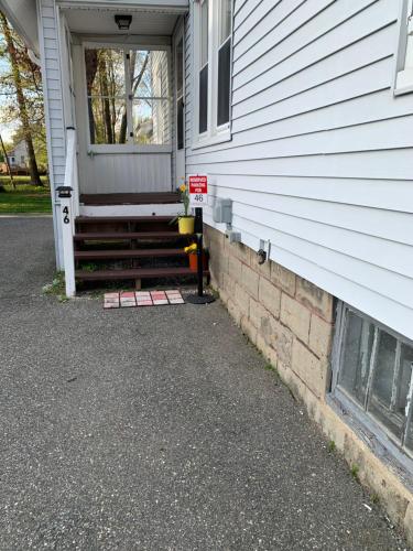 Cozy First Floor Apartment in Chicopee Cozy First Floor Apartment in Chicopee