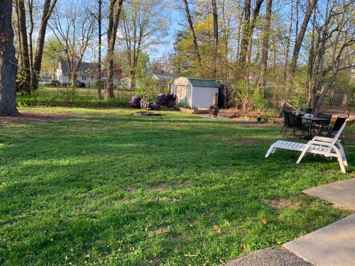 Kert, Cozy First Floor Apartment in Chicopee Kert, Cozy First Floor Apartment in Chicopee