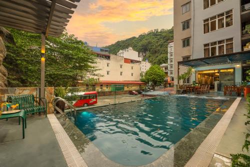 Swimming pool, The Oversleep Catba Hostel in Cat Ba Island Swimming pool, The Oversleep Catba Hostel in Cat Ba Island