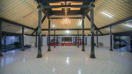 Royal Brongto Hotel in Bantul Royal Brongto Hotel in Bantul
