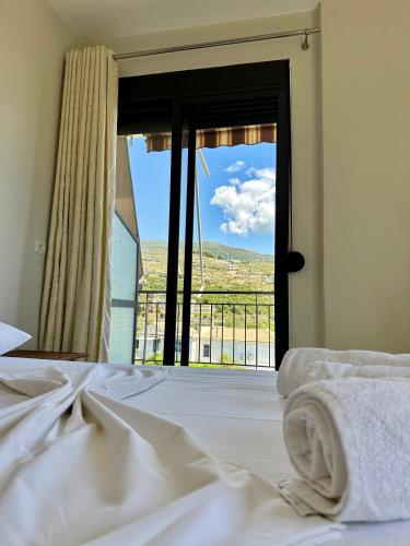 Double Room with Balcony image 4