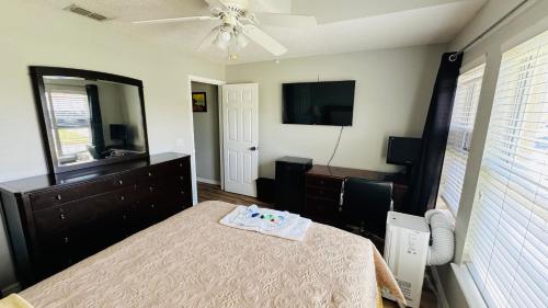 2 private rooms in a quiet neighborhood can book up to 4 people in Winter Garden 2 private rooms in a quiet neighborhood can book up to 4 people in Winter Garden