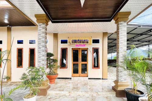 Vista exterior, RedDoorz @ Gunari Guest House Merek Karo in Merek Vista exterior, RedDoorz @ Gunari Guest House Merek Karo in Merek