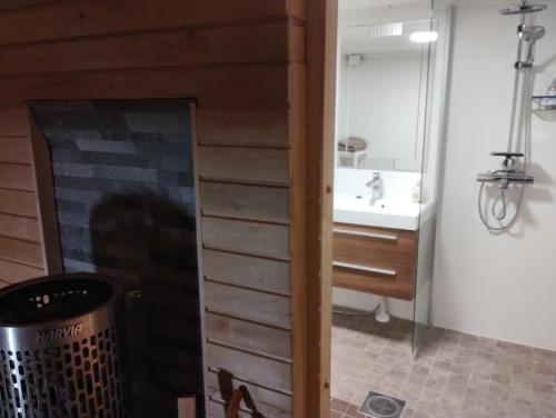 Bathroom, Saunallinen huone omakotitalossa - old wooden house- own sauna in Itaharju Bathroom, Saunallinen huone omakotitalossa - old wooden house- own sauna in Itaharju