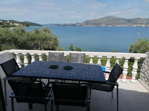 Apartments Villa Julia in Okrug Gornji Apartments Villa Julia in Okrug Gornji