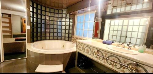 Bathroom, SanTelmo Casona Unica 4Pisos Full Terraza Piscina Quincho Parrilla Ascensor 2Jacuzzis Sauna 7Dorm 6B in Constitucion Bathroom, SanTelmo Casona Unica 4Pisos Full Terraza Piscina Quincho Parrilla Ascensor 2Jacuzzis Sauna 7Dorm 6B in Constitucion