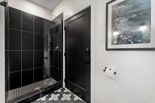 Bathroom, Hotel Zindel near Maritime Museum of San Diego Bathroom, Hotel Zindel near Maritime Museum of San Diego