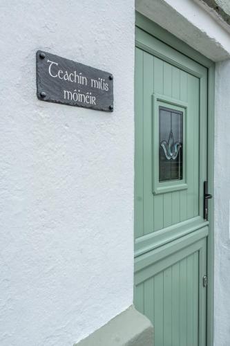 Entrance, Teachin milis Moineir in Boyle Entrance, Teachin milis Moineir in Boyle