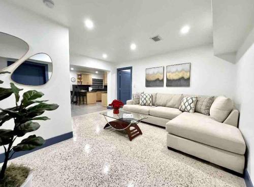 Facilities, Renovated Grand Villa Paradise Amazing pool, BBQ & Ping Pong in Westwood Lakes Facilities, Renovated Grand Villa Paradise Amazing pool, BBQ & Ping Pong in Westwood Lakes
