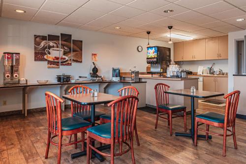 Eten en drinken, Travelodge by Wyndham Colorado Springs Airport/Peterson SFB near Colorado Springs Airport Eten en drinken, Travelodge by Wyndham Colorado Springs Airport/Peterson SFB near Colorado Springs Airport