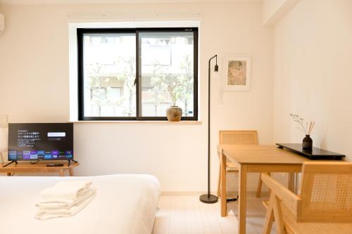 Bed, Calm Riverside Inn Close to Ikebukuro in Itabashi Bed, Calm Riverside Inn Close to Ikebukuro in Itabashi