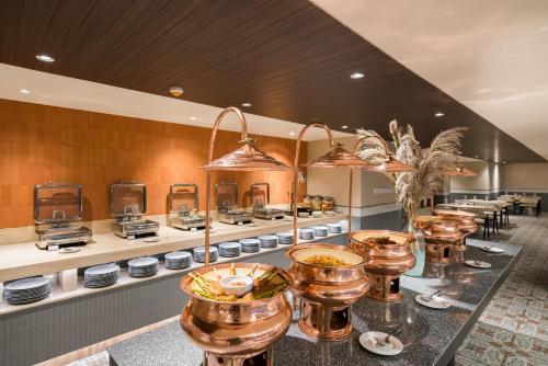 Ruoka ja Juomat, Aston Bintaro Hotel & Conference Center in Ciputat Ruoka ja Juomat, Aston Bintaro Hotel & Conference Center in Ciputat