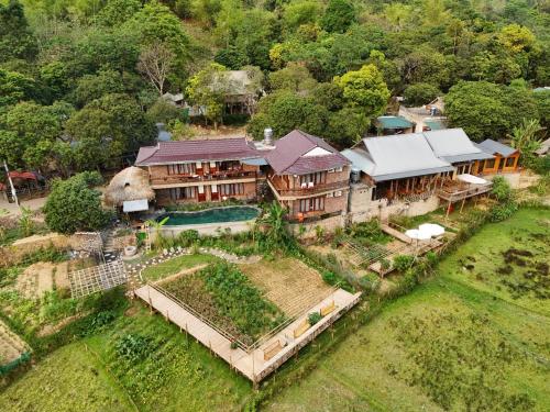 Peaceful MaiChau Homestay in Mai Chau (Hoa Binh) Peaceful MaiChau Homestay in Mai Chau (Hoa Binh)