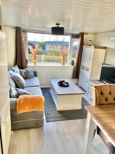 Stacaravan op 5 ster CampingPark Capfun de Bongerd in ชาเก้น Stacaravan op 5 ster CampingPark Capfun de Bongerd in ชาเก้น