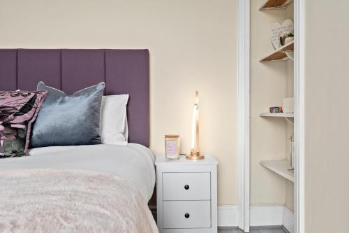 4 Bedroom House near City Centre Sleeps 10