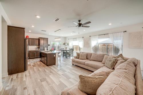 Charming Bakersfield Home with Yard and Patio! in นอร์ทเบเคอร์สฟิลด์ Charming Bakersfield Home with Yard and Patio! in นอร์ทเบเคอร์สฟิลด์