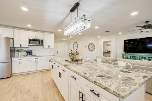 Spring Hill Home with Pool, BBQ Grill and Outdoor TV! in Spring Hill (Florida) Spring Hill Home with Pool, BBQ Grill and Outdoor TV! in Spring Hill (Florida)