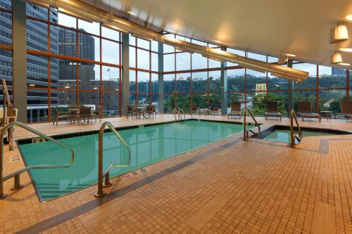 Swimming pool, Wyndham Grand Pittsburgh Downtown in Pittsburgh (PA) Swimming pool, Wyndham Grand Pittsburgh Downtown in Pittsburgh (PA)
