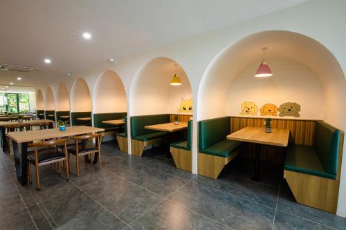 Banquet hall, FIRST Studio Hotel Da Nang near Da Nang International Exhibition Fair Center Banquet hall, FIRST Studio Hotel Da Nang near Da Nang International Exhibition Fair Center