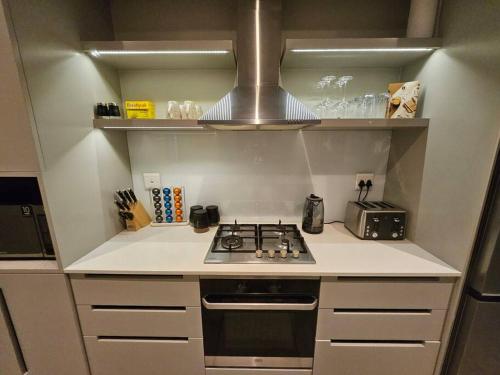 Central - Whale Watching Paradise -Self check in in Hermanus Central - Whale Watching Paradise -Self check in in Hermanus