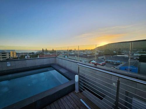 Central - Whale Watching Paradise -Self check in in Hermanus Central - Whale Watching Paradise -Self check in in Hermanus