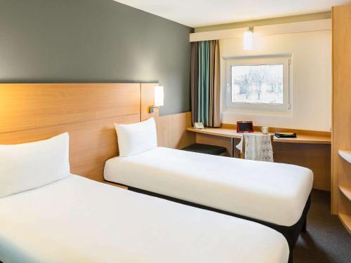 Guestroom, Ibis Leeds Centre Hotel in Leeds City Center Guestroom, Ibis Leeds Centre Hotel in Leeds City Center