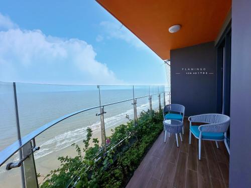 Flamingos Hai Tien- Deluxe room 61m, 2 phong, view thang bien, ban cong rong in Hai Tien Beach Flamingos Hai Tien- Deluxe room 61m, 2 phong, view thang bien, ban cong rong in Hai Tien Beach