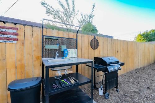 Urban Oasis Luxe Glamping with King Bed & BBQ in São Dimas (CA) Urban Oasis Luxe Glamping with King Bed & BBQ in São Dimas (CA)