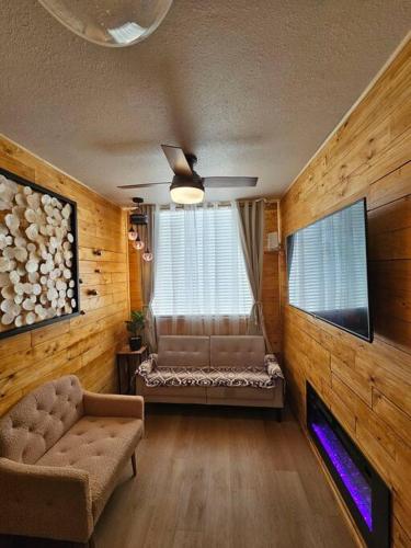 Matchbox desert oasis hot tub, pet friendly! in 聖思多羅 Matchbox desert oasis hot tub, pet friendly! in 聖思多羅