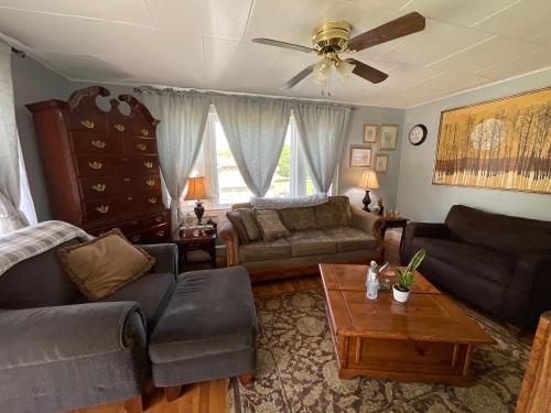 Cozy and spacious all inclusive main level apartment in a multi unit home in Roanoke Cozy and spacious all inclusive main level apartment in a multi unit home in Roanoke