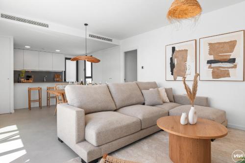 Phòng chờ chung/khu vực TV, ViVi Homes - Diamond Pool, Gym, Terrace & Sea View in Torremuelle Phòng chờ chung/khu vực TV, ViVi Homes - Diamond Pool, Gym, Terrace & Sea View in Torremuelle