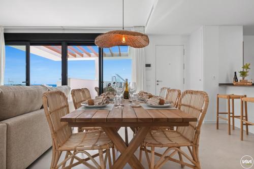 Phòng chờ chung/khu vực TV, ViVi Homes - Diamond Pool, Gym, Terrace & Sea View in Torremuelle Phòng chờ chung/khu vực TV, ViVi Homes - Diamond Pool, Gym, Terrace & Sea View in Torremuelle