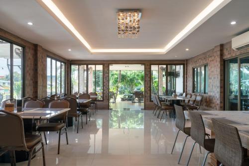 Food and beverages, Golden Foyer Suvarnabhumi Airport Hotel in Bangkok Food and beverages, Golden Foyer Suvarnabhumi Airport Hotel in Bangkok