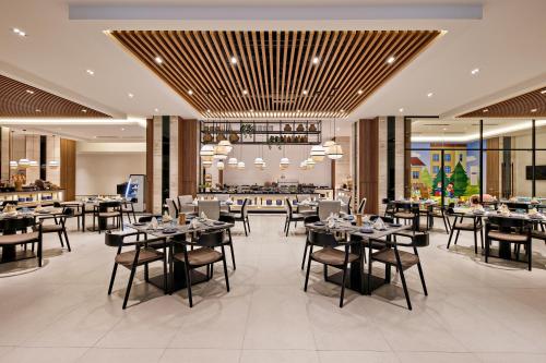 Restaurant, Hotel Royal Signature near Bintang Walk Restaurant, Hotel Royal Signature near Bintang Walk