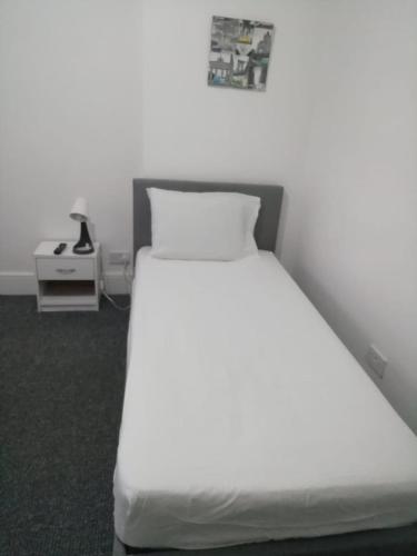 Single Room Shared bathroom Free Street Parking Near Anfield LFC in Kensington Single Room Shared bathroom Free Street Parking Near Anfield LFC in Kensington