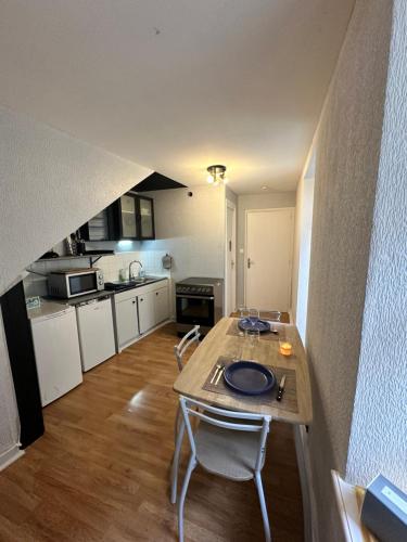 Létesítmények, Epinal Hyper Centre, Place des Vosges T2 avec terrasse et salon de jardin. in Epinal Városközpont Létesítmények, Epinal Hyper Centre, Place des Vosges T2 avec terrasse et salon de jardin. in Epinal Városközpont