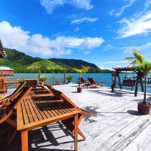 Parapat Water Village Resort in Semporna Suburb Parapat Water Village Resort in Semporna Suburb