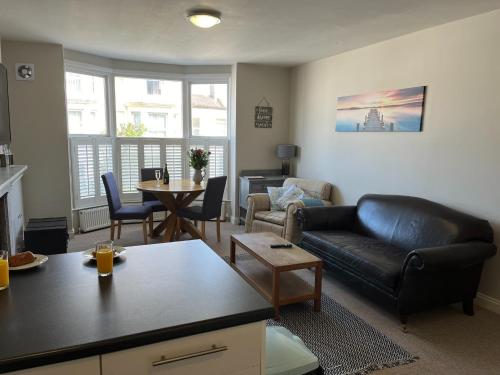 Food and beverages, St Margarets Modern Georgian 2 bedroom apartment in Isle of Wight Food and beverages, St Margarets Modern Georgian 2 bedroom apartment in Isle of Wight