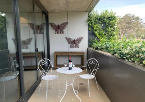 شرفة/ تراس, Deluxe Studio Apartment in the Center of Canberra - Hosted by CanStay in لاينهام شرفة/ تراس, Deluxe Studio Apartment in the Center of Canberra - Hosted by CanStay in لاينهام