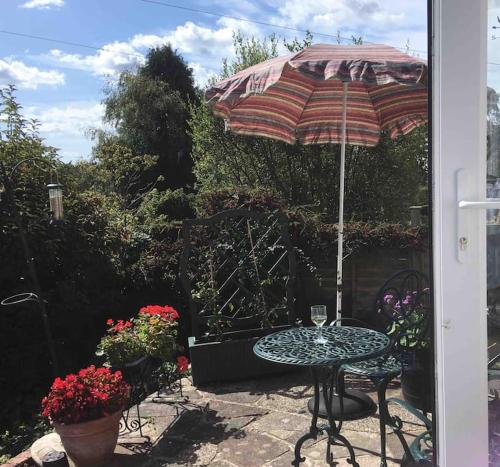 Jardín, Double room with ensuite shower room in quiet, private house in Worthing Jardín, Double room with ensuite shower room in quiet, private house in Worthing