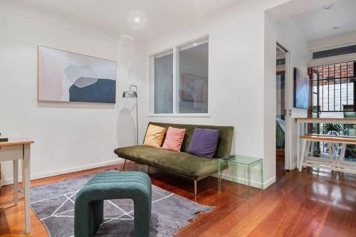 Eclectic Rushcutters Gem - Foosteps to the Harbour in Darling Point Eclectic Rushcutters Gem - Foosteps to the Harbour in Darling Point