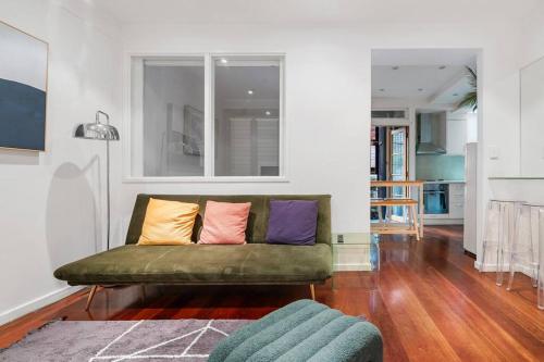 Eclectic Rushcutters Gem - Foosteps to the Harbour in Darling Point Eclectic Rushcutters Gem - Foosteps to the Harbour in Darling Point