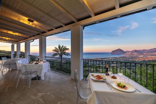 Terraza/balcón, HOTEL VENERE DI ERICE RESORT E SPA in Valderice Terraza/balcón, HOTEL VENERE DI ERICE RESORT E SPA in Valderice