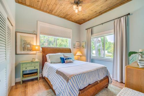 Stilt-Style Cottage Less Than 1 Mi to Downtown Yankeetown! in 興力士 (FL) Stilt-Style Cottage Less Than 1 Mi to Downtown Yankeetown! in 興力士 (FL)