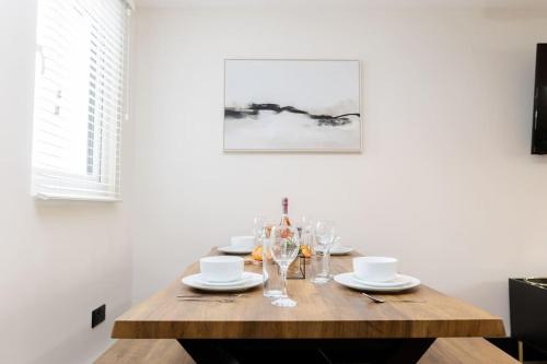 The Berriman Collection Stylish Sleeps 6 - 2 Bedroom near Roath Park The Berriman Collection Stylish Sleeps 6 - 2 Bedroom near Roath Park