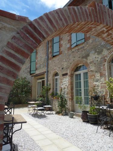 Pub/Lounge, Domaine De La Tannerie chambres d'hotes et appartements in Prades Pub/Lounge, Domaine De La Tannerie chambres d'hotes et appartements in Prades