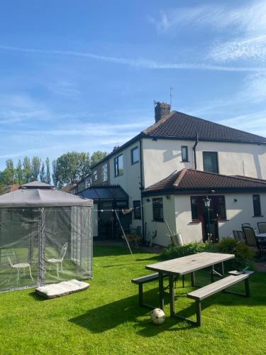 Greenacre house near John Lennon airport in Halewood Greenacre house near John Lennon airport in Halewood