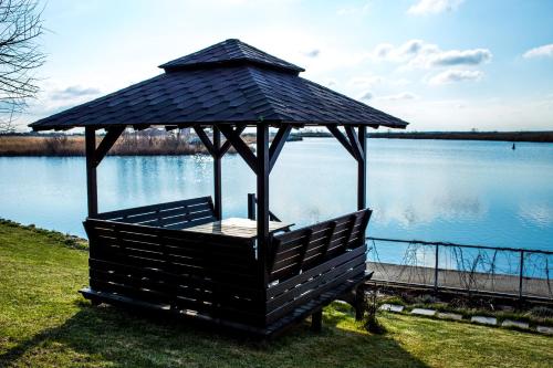 Ostrov River Club in Pischanka Landsby Ostrov River Club in Pischanka Landsby