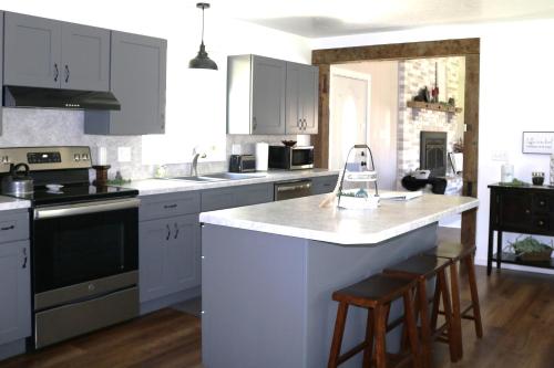 Kitchen, Country Hills Hideaway in Millersburg (OH) Kitchen, Country Hills Hideaway in Millersburg (OH)